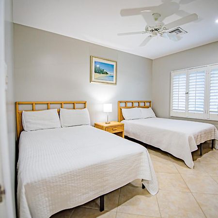 Seven Mile Beach Resort George Town Extérieur photo