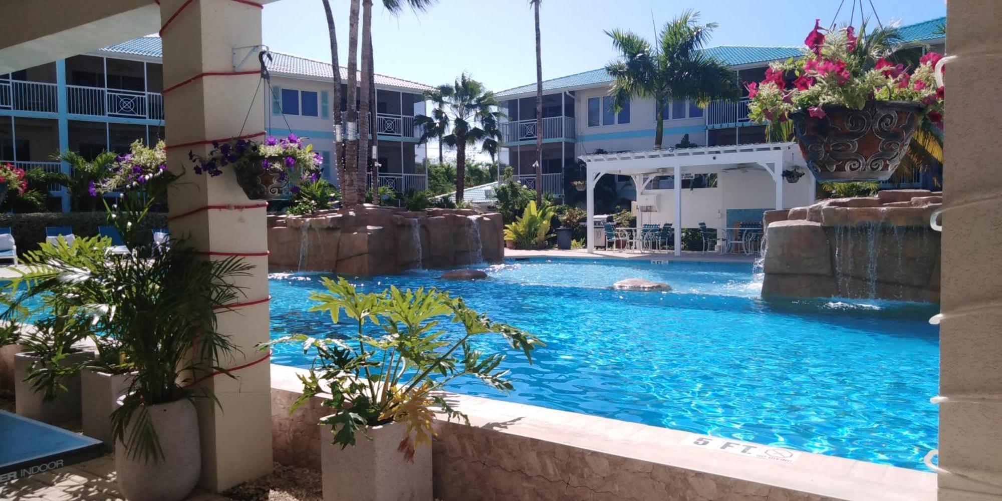 Seven Mile Beach Resort George Town Extérieur photo