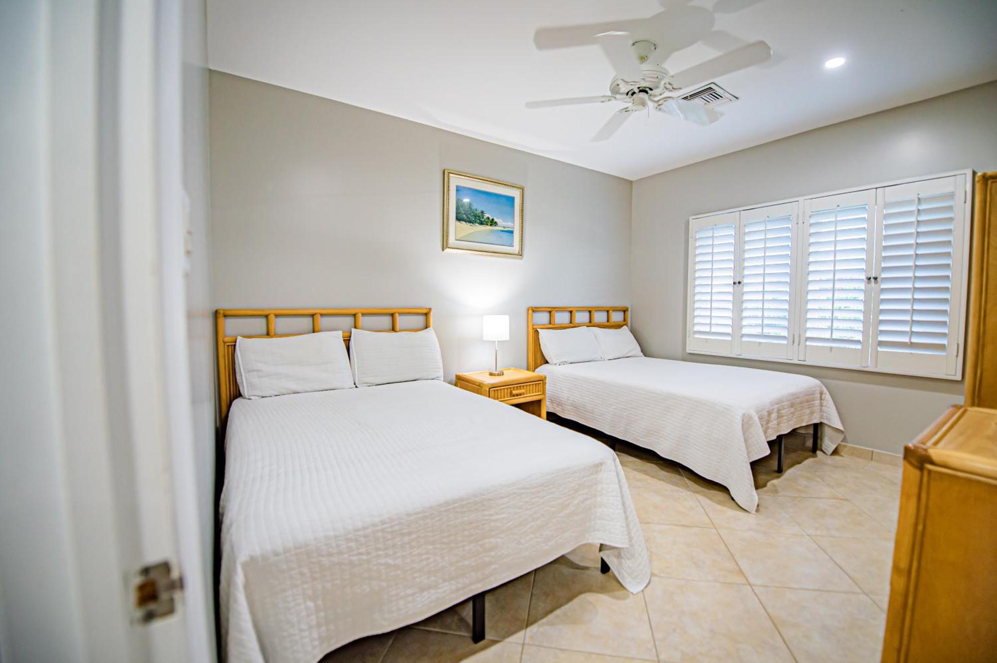 Seven Mile Beach Resort George Town Extérieur photo