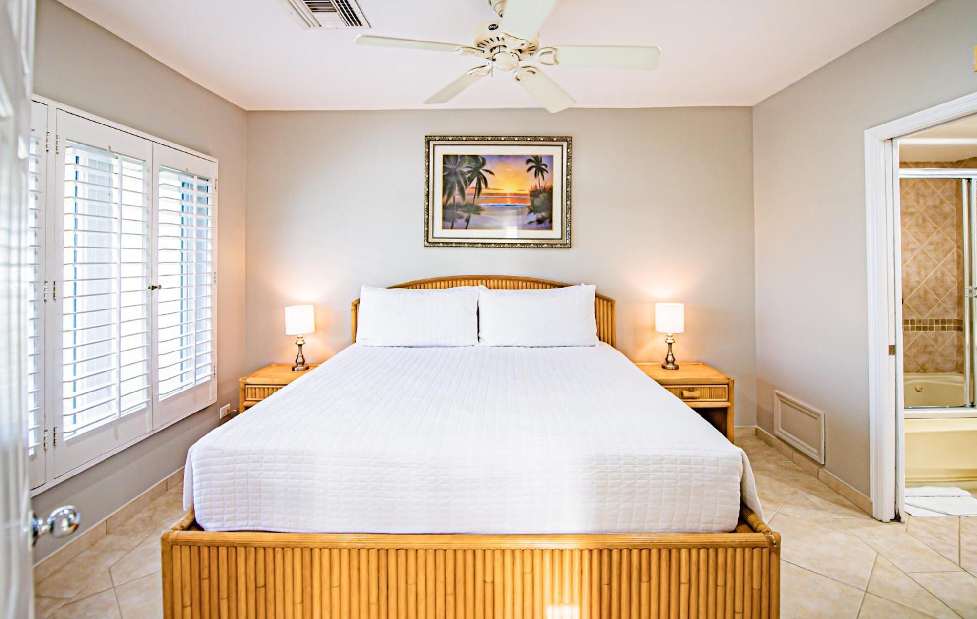 Seven Mile Beach Resort George Town Extérieur photo