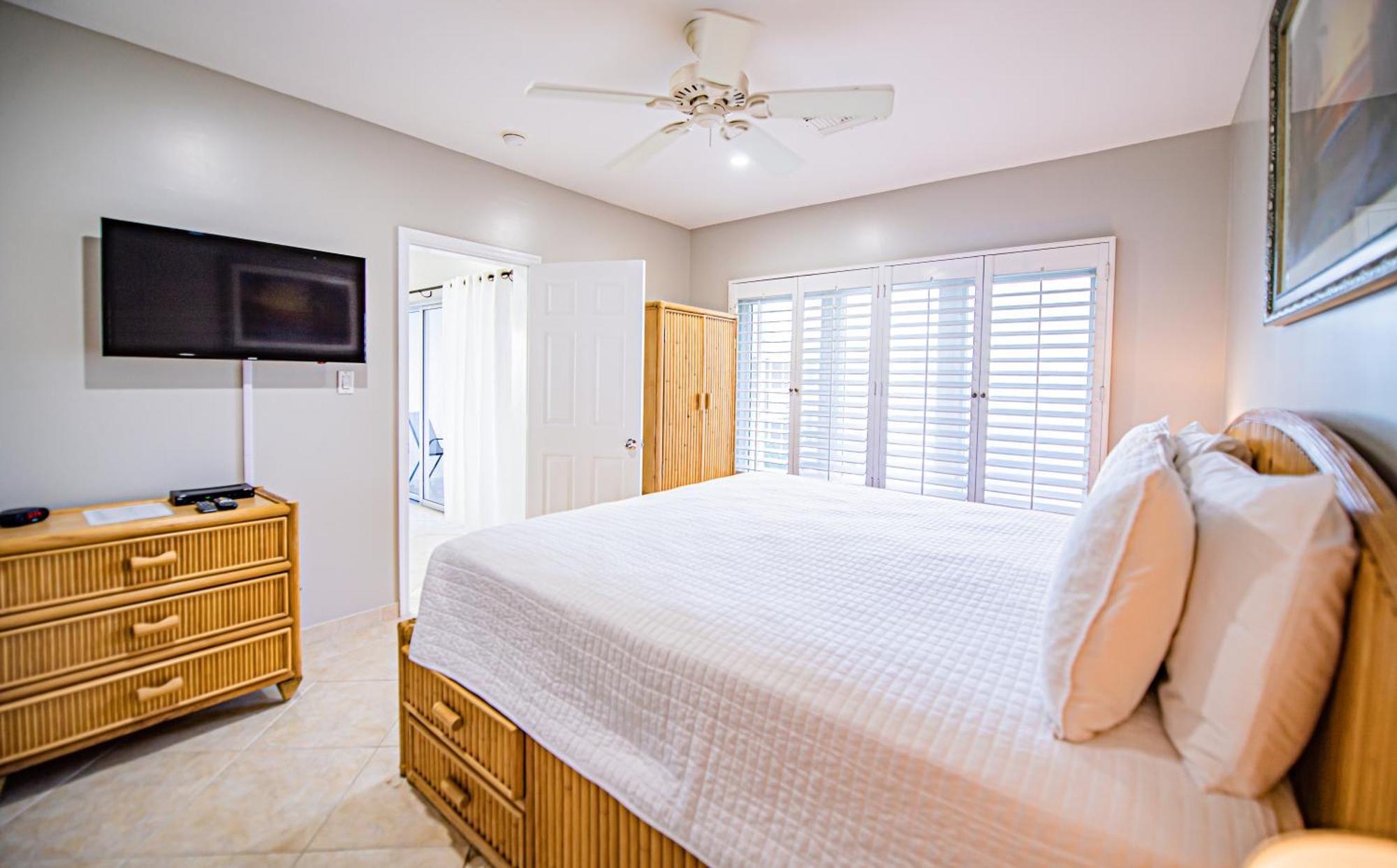 Seven Mile Beach Resort George Town Extérieur photo