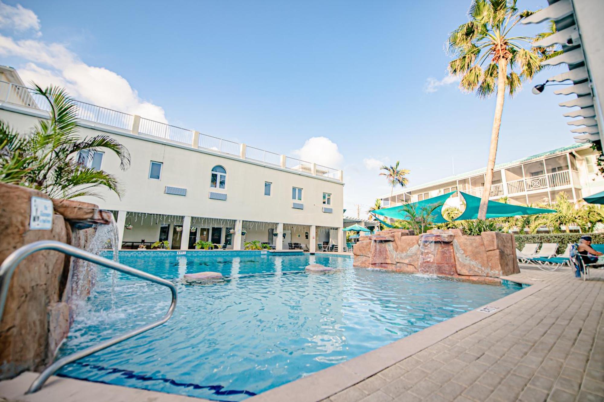 Seven Mile Beach Resort George Town Extérieur photo
