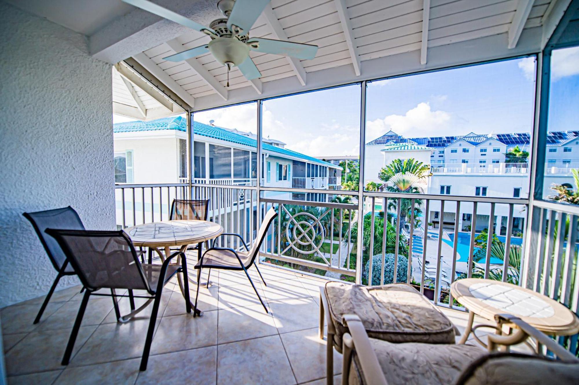 Seven Mile Beach Resort George Town Extérieur photo