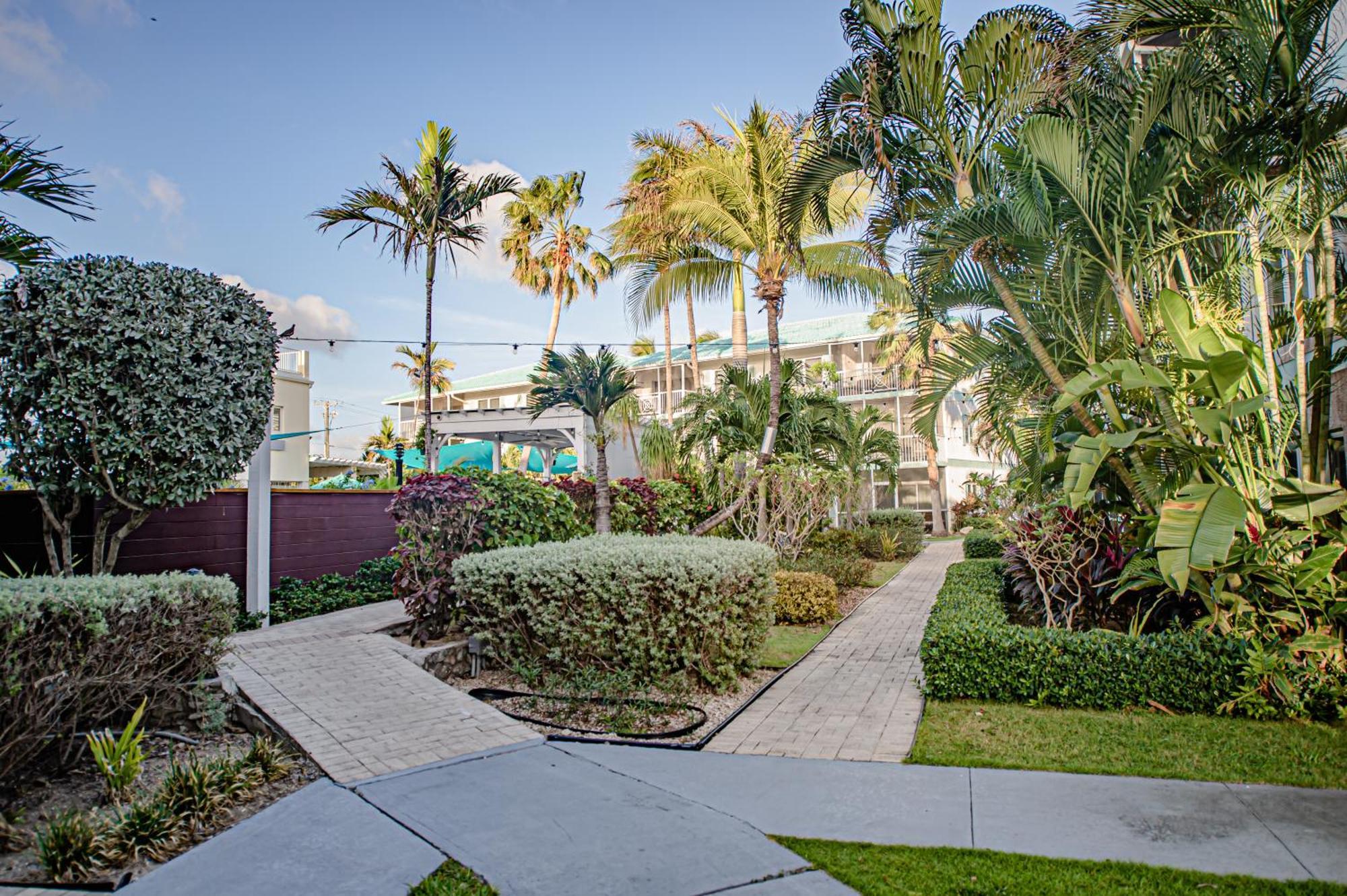 Seven Mile Beach Resort George Town Extérieur photo
