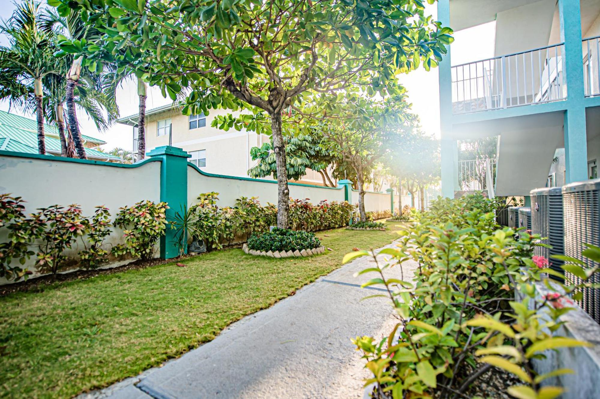 Seven Mile Beach Resort George Town Extérieur photo