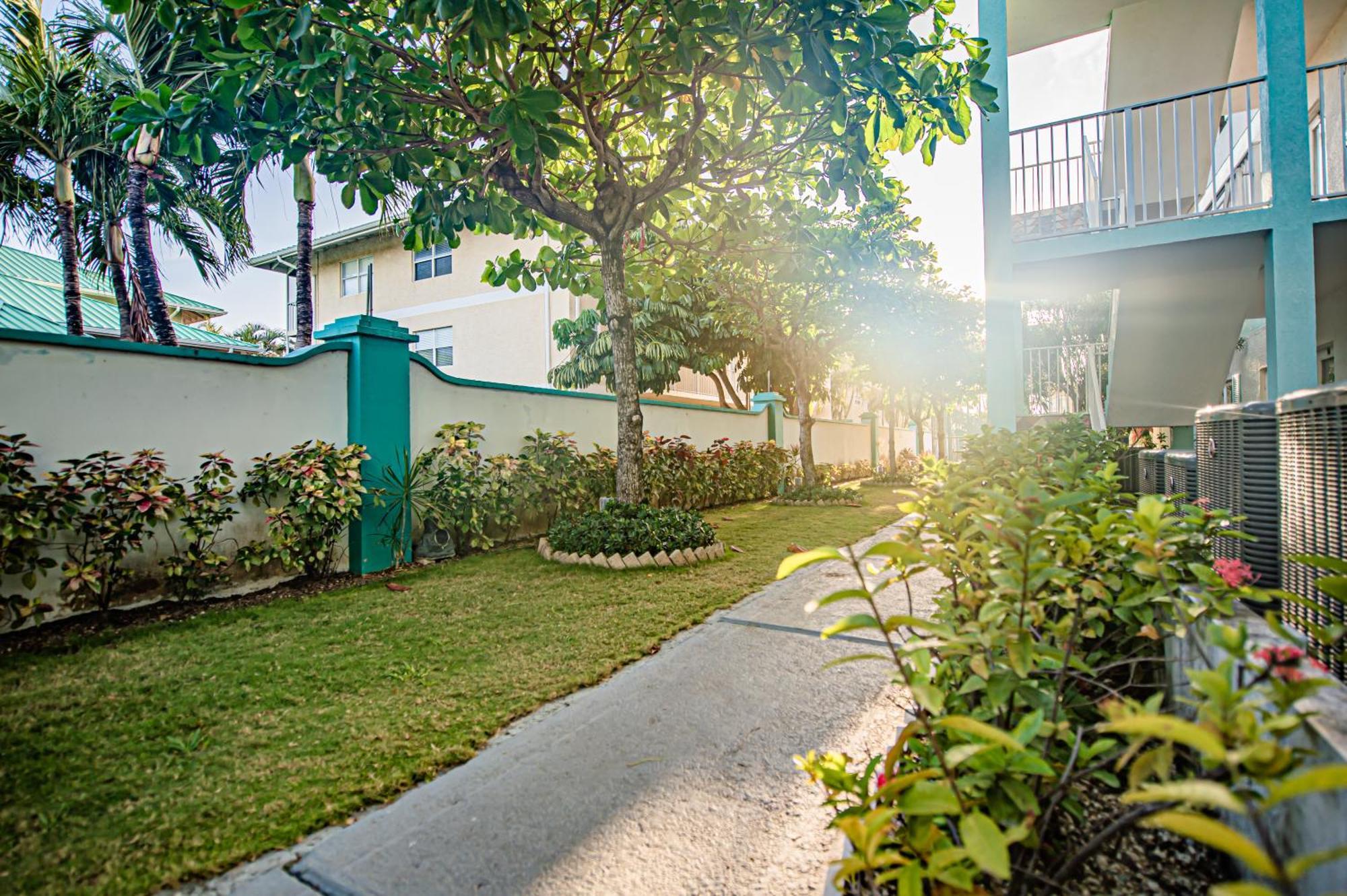 Seven Mile Beach Resort George Town Extérieur photo