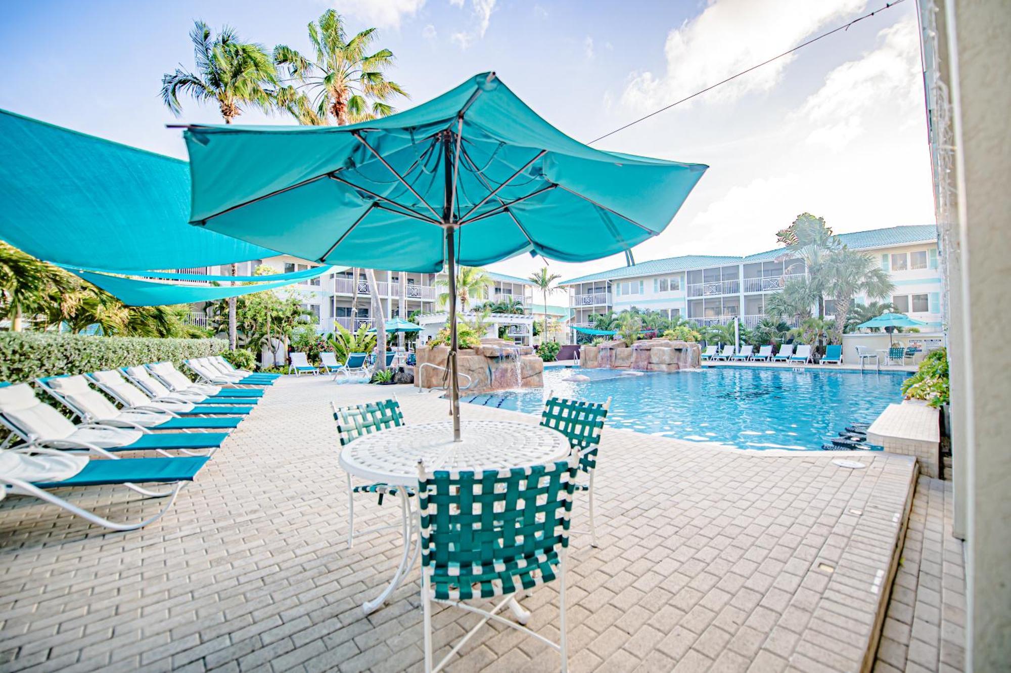 Seven Mile Beach Resort George Town Extérieur photo
