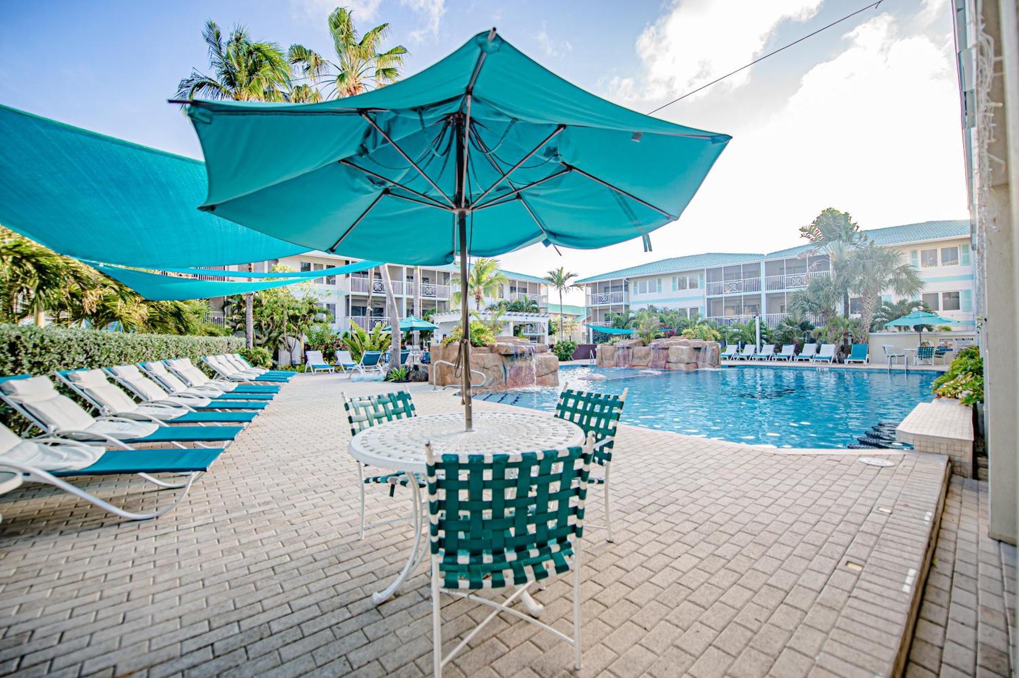 Seven Mile Beach Resort George Town Extérieur photo