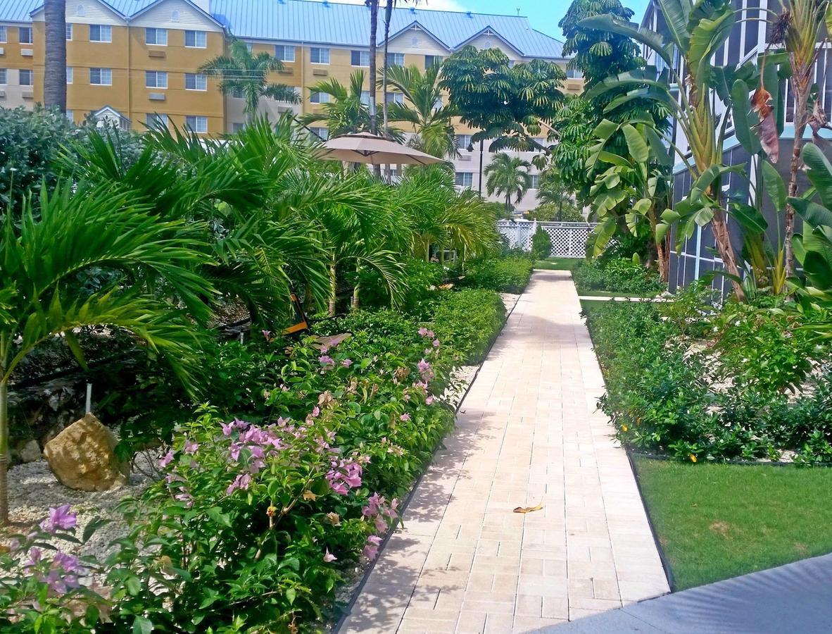 Seven Mile Beach Resort George Town Extérieur photo