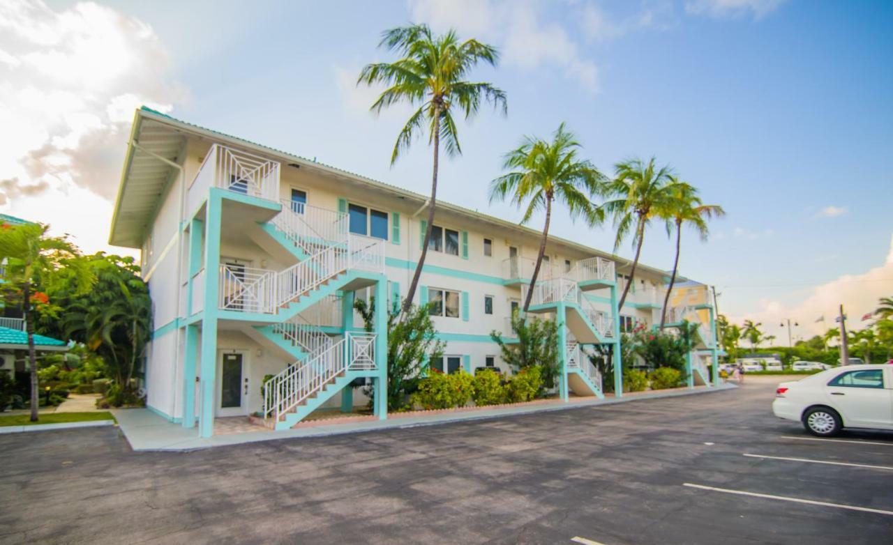 Seven Mile Beach Resort George Town Extérieur photo