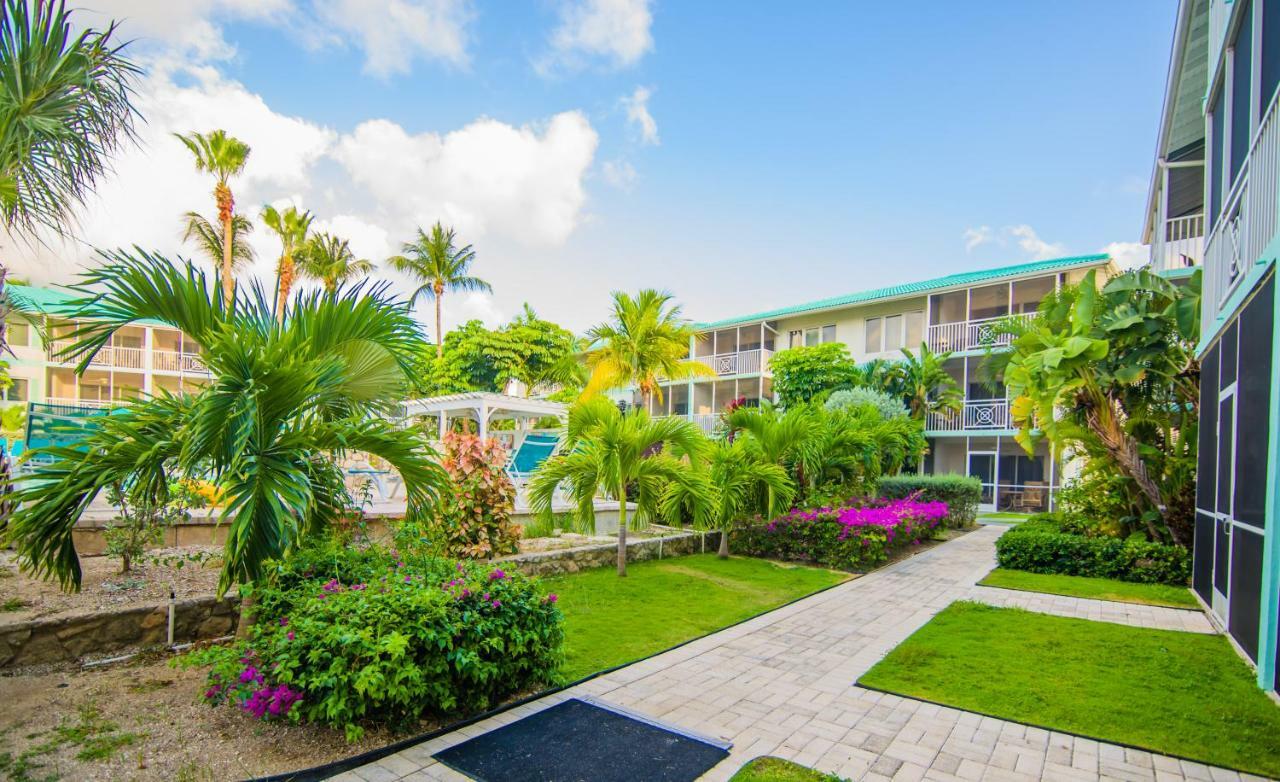 Seven Mile Beach Resort George Town Extérieur photo
